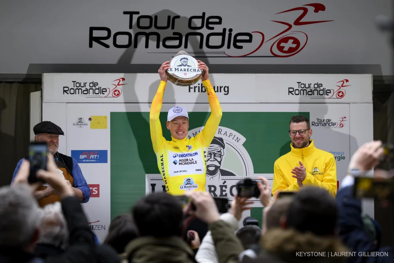 Vídeo resumen: Dorian Godon gana la primera etapa para liderar el Tour de Romandia