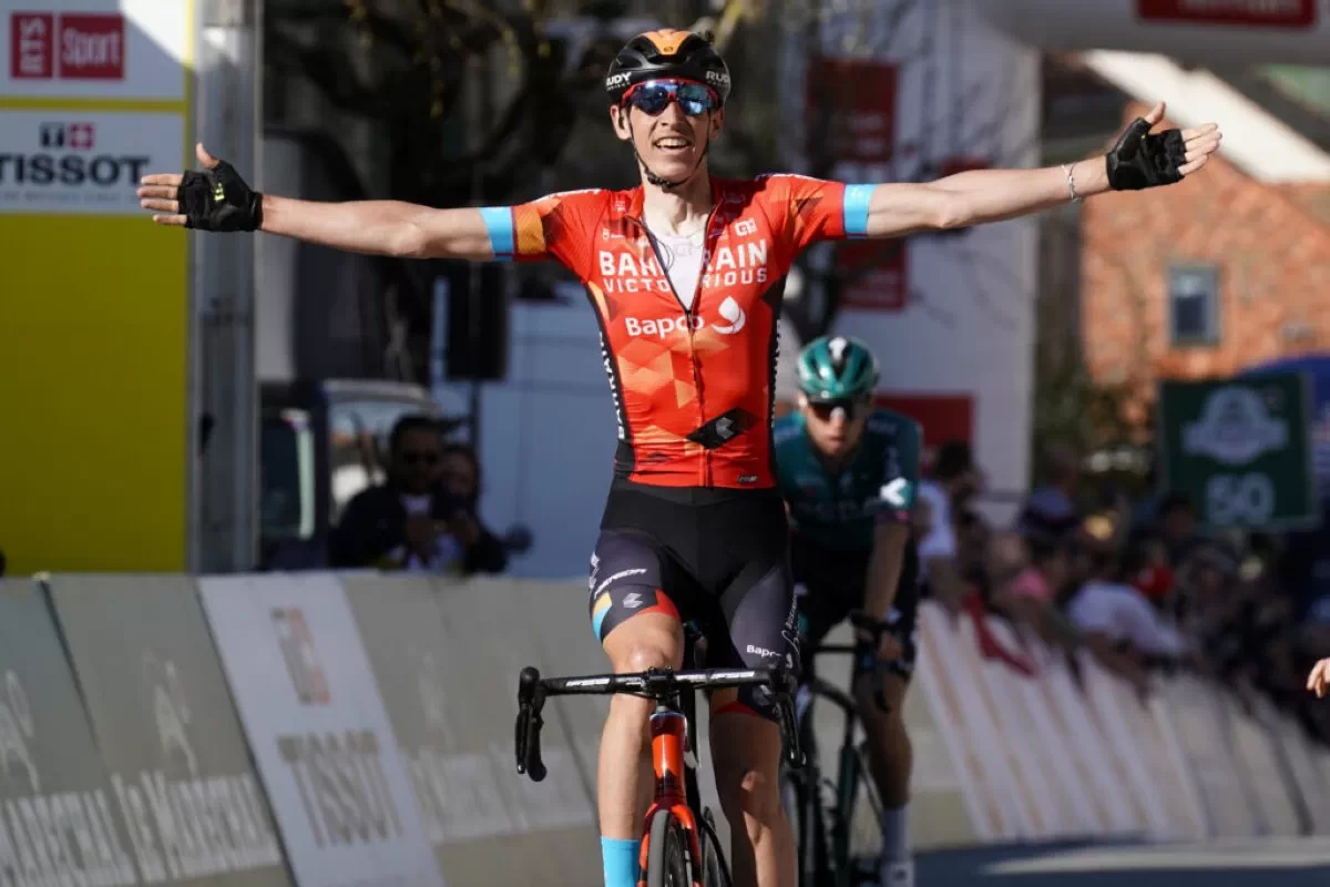 Vídeo resumen: Dylan Teuns se lleva la primera etapa en línea del Tour de Romandia