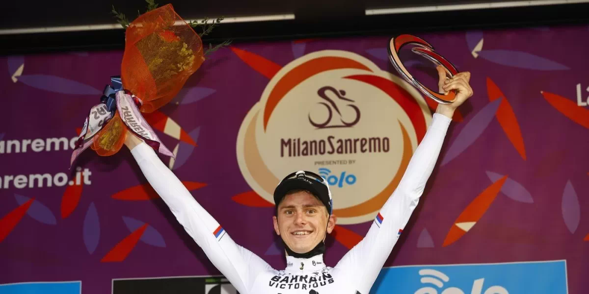 Vídeo resumen, lo mejor de la Milan - San Remo que se llevó Matej Mohoric bajando con tija telescópica