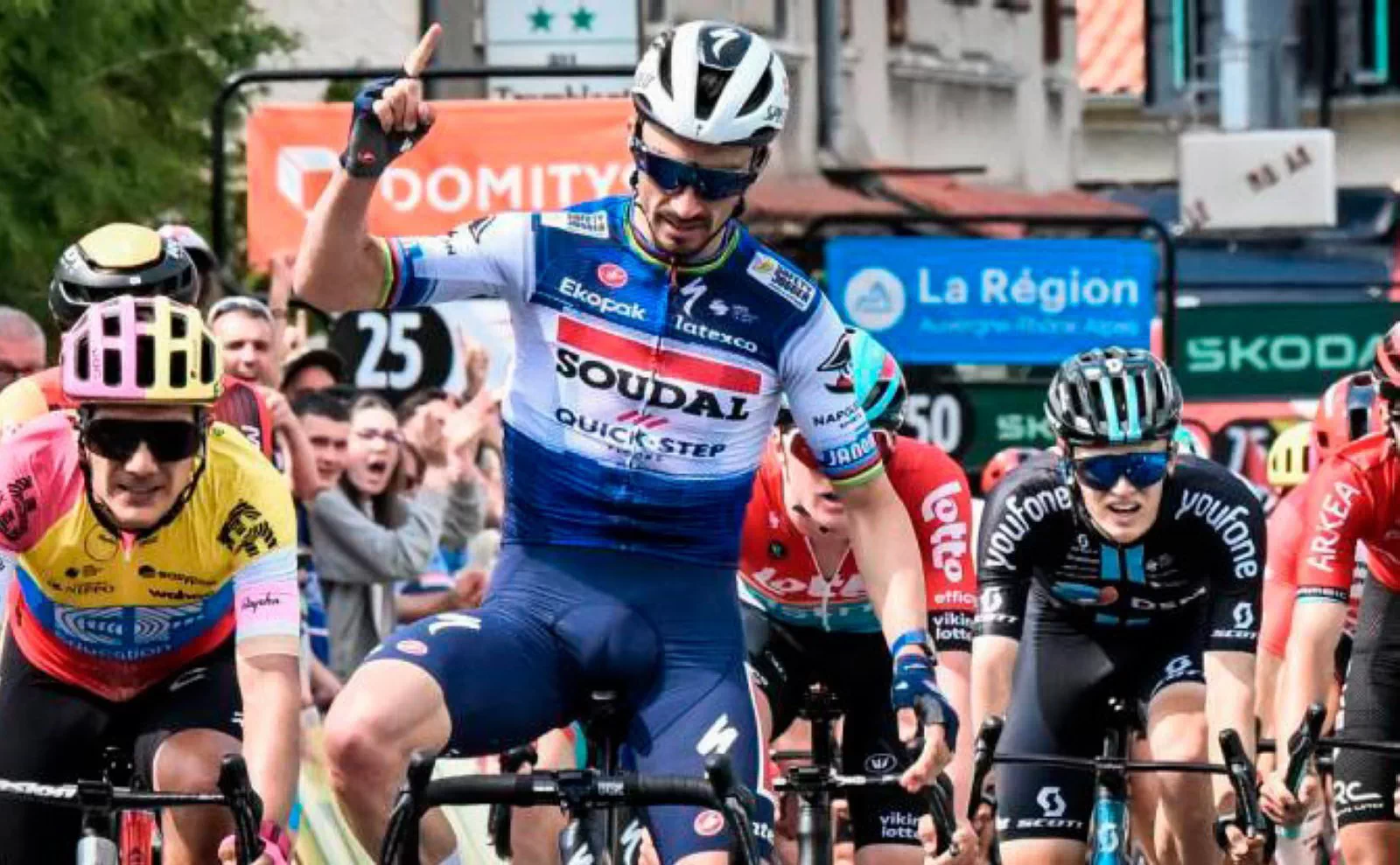 Vídeo resumen: Victoria de Julian Alaphilippe en la segunda etapa del Criterium Dauphine