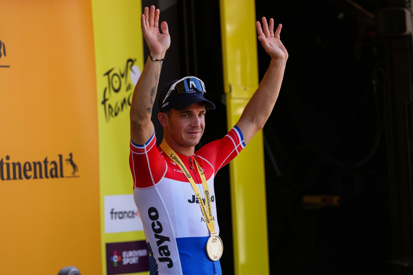 Vídeo Tour de Francia:  Dylan Groenewegen se lleva la sexta etapa