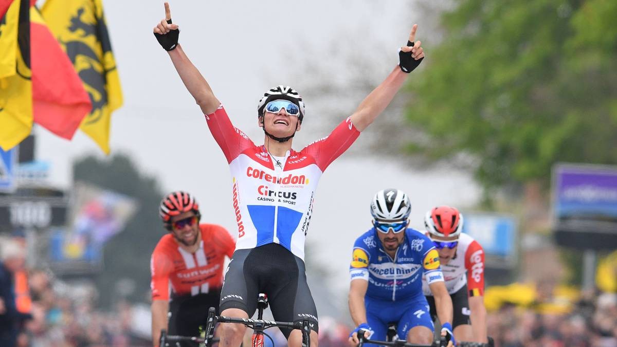 Vídeo: Van der Poel ya tiene el triplete CX, Carretera y MTB