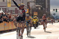 Jens Voight gana en California y Leipheimer mantiene el liderato