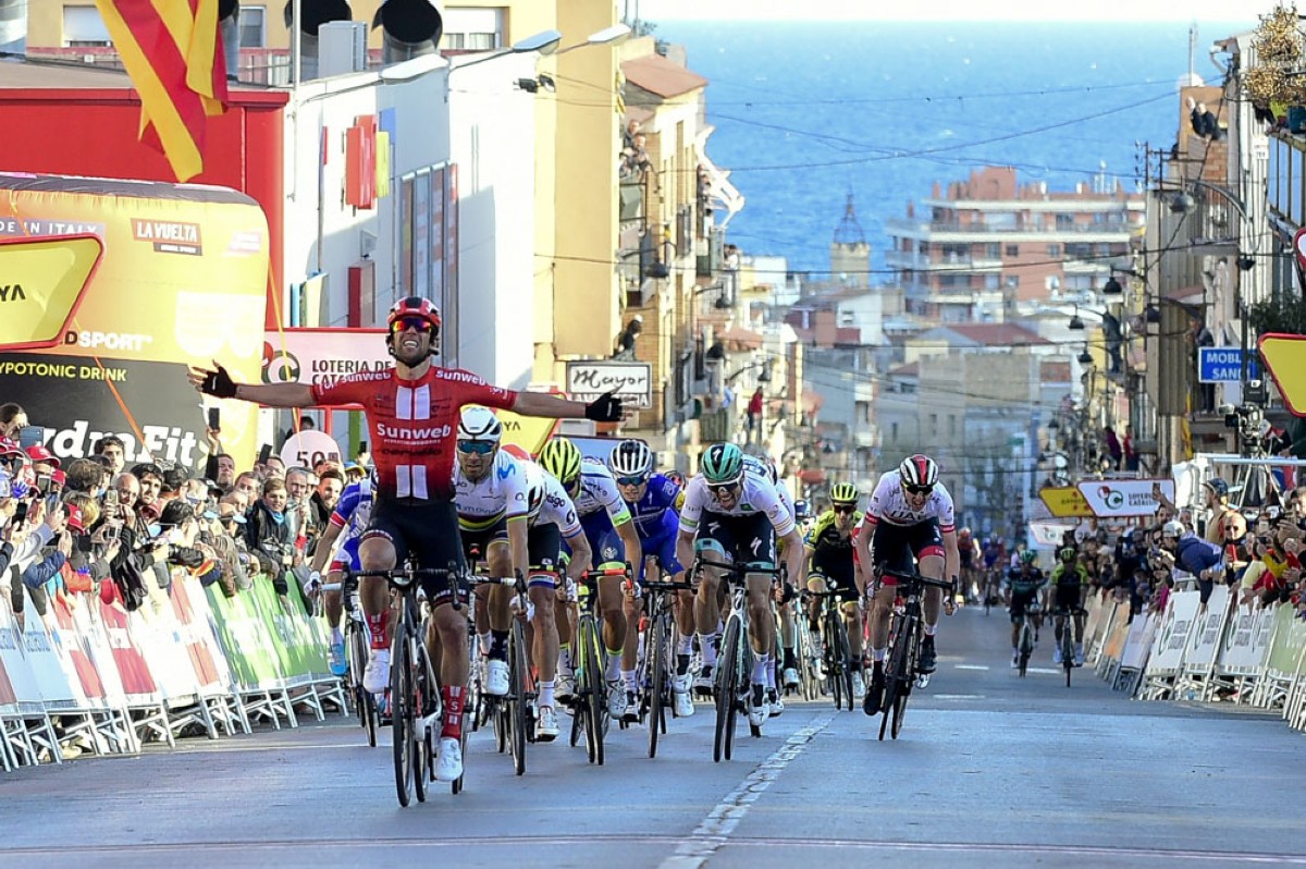 Volta 2019: Michael Matthews gana la etapa, De Gendt sigue de líder