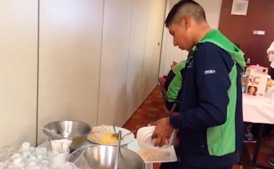 Vídeo: Así desayunan los chicos de Movistar Team