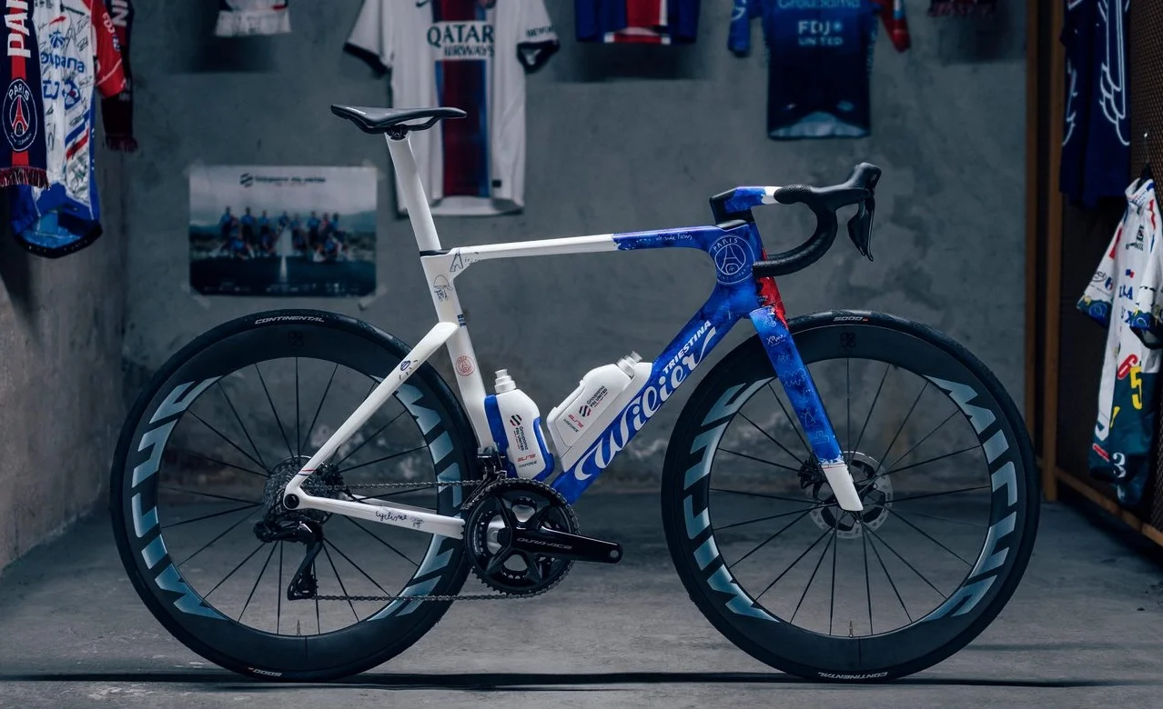 Wilier Triestina y el PSG lanzan cinco unidades únicas de su modelo Filante SLR ID2 solidaria en la reto We Ride Paris