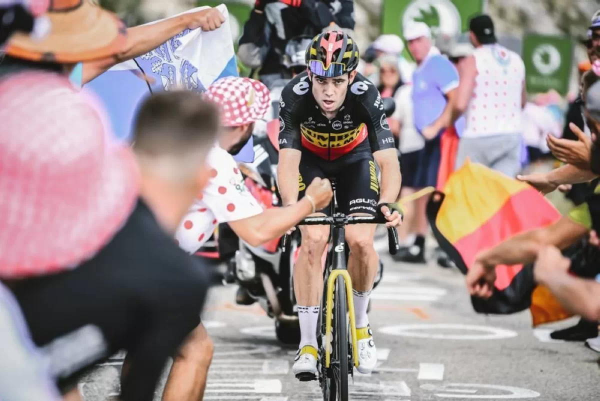 Wout van Aert se lleva una etapa mítica tras dos subidas al Mont Ventoux