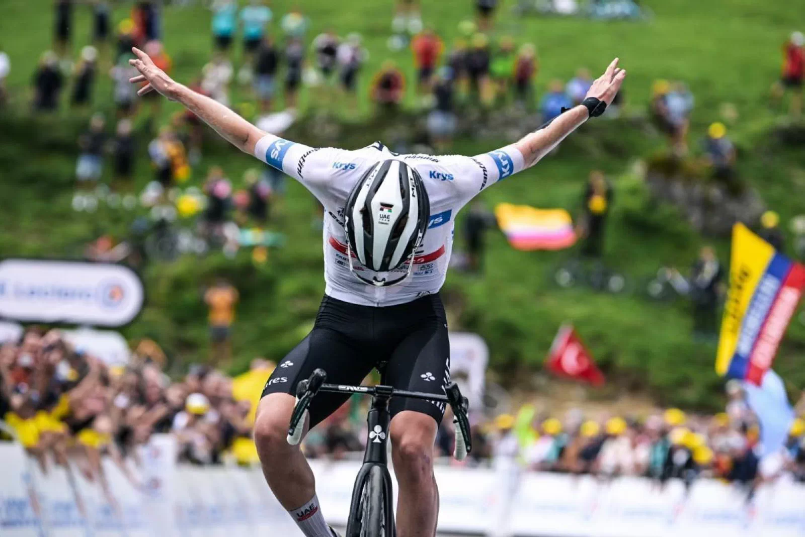 Y por esto el Tour es una cosa maravillosa .. Pogacar renace y cerca a Vingegaard