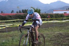 Unai Yus impone su ley en Grado