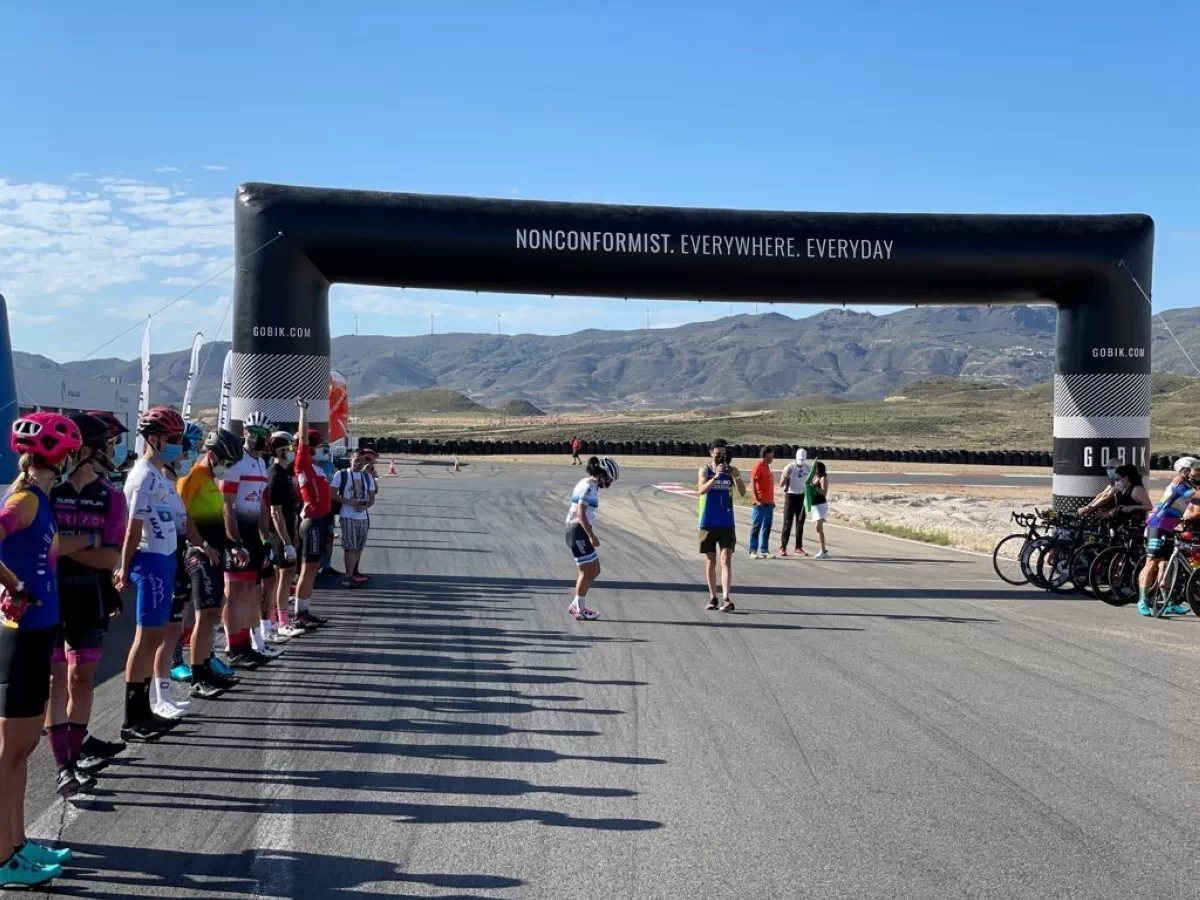 Ziortza Villa y Onieva Larsen se imponen en la Trackman Cycling tras 8 horas de competición